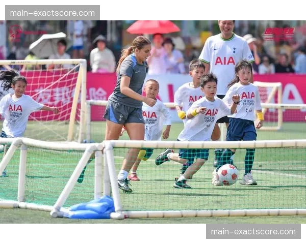 巴黎FC启动“女性足球月”活动，组织多场社区青少年女子足球训练营